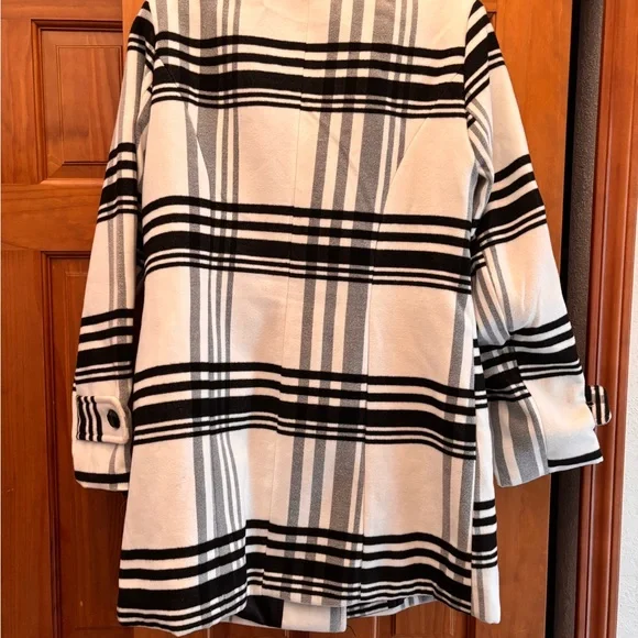 By & By Women's Juniors Monochrome Plaid Trench Coat - Picture 5 of 6